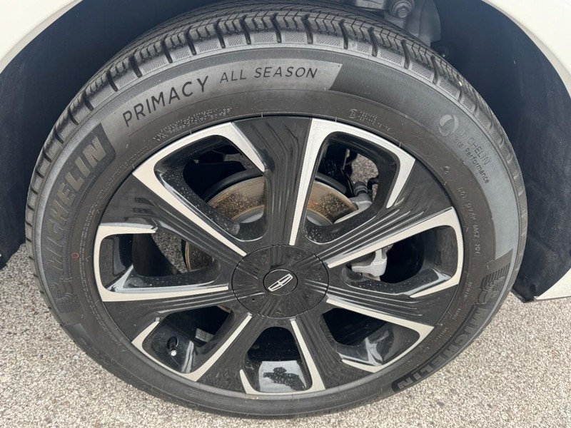 Lincoln Nautilus Vehicle Full-screen Gallery Image 27