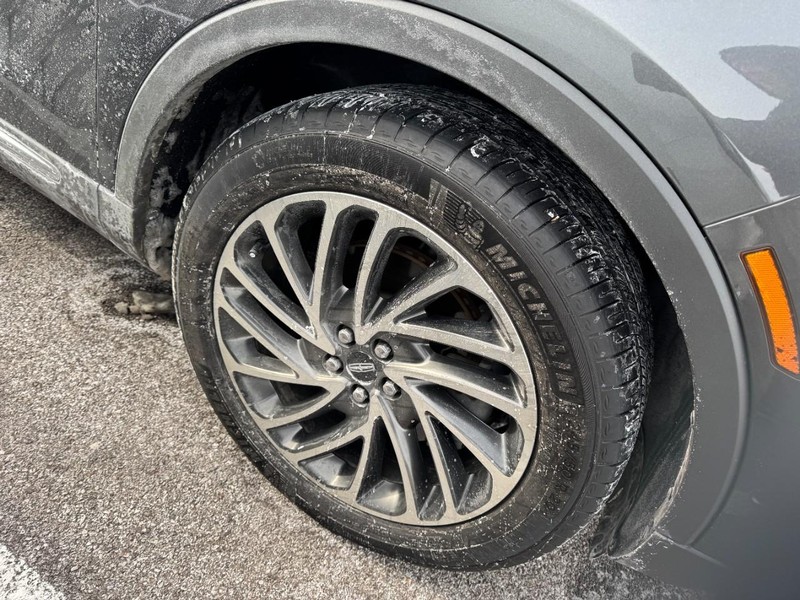 Lincoln Nautilus Vehicle Full-screen Gallery Image 04