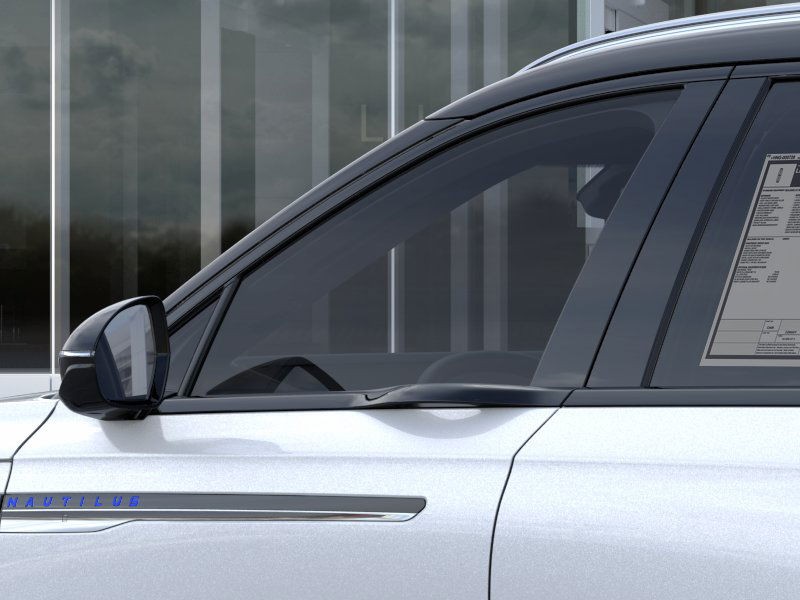 Lincoln Nautilus Vehicle Full-screen Gallery Image 20