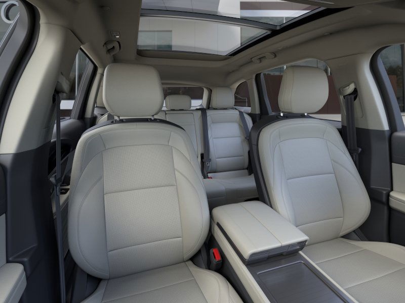 Lincoln Nautilus Vehicle Full-screen Gallery Image 10