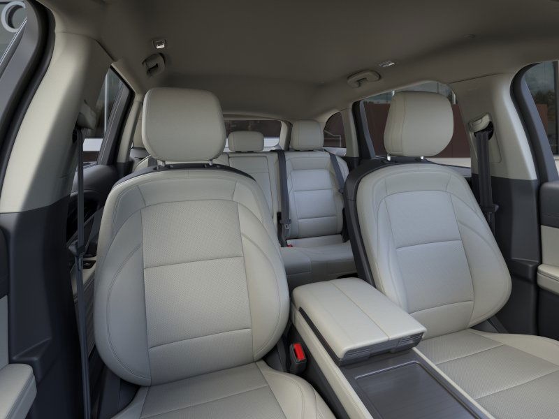 Lincoln Nautilus Vehicle Full-screen Gallery Image 10