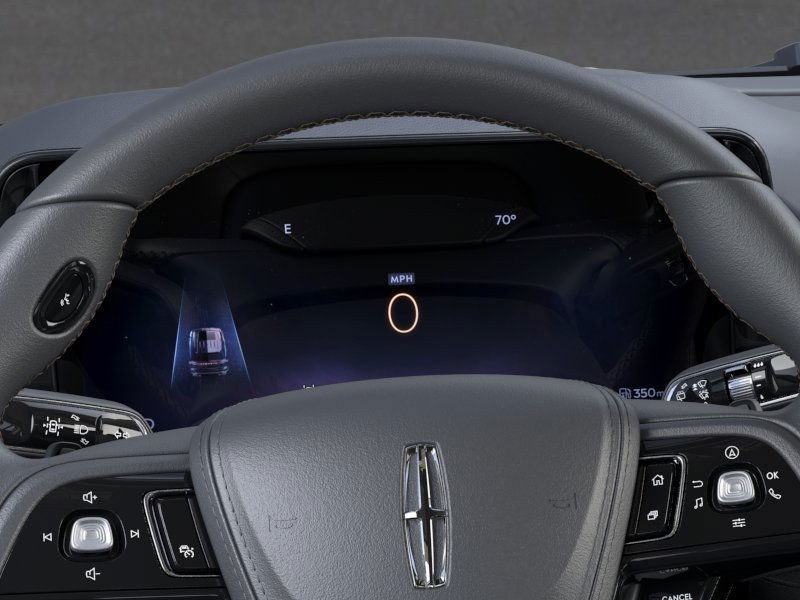 Lincoln Aviator Vehicle Full-screen Gallery Image 13