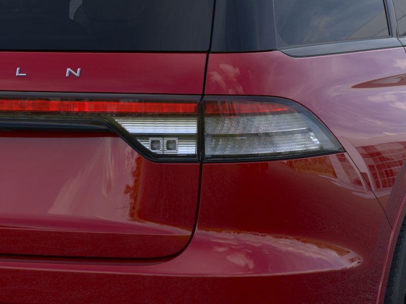 Lincoln Aviator Vehicle Full-screen Gallery Image 21