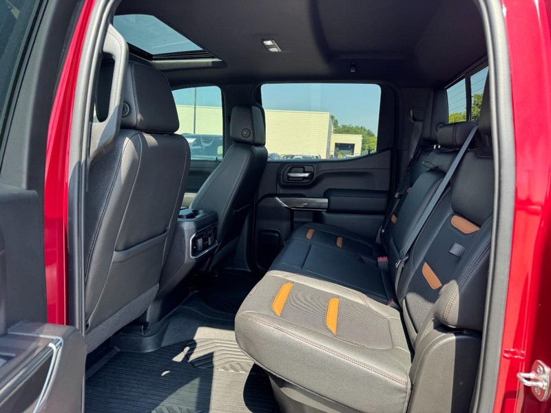 GMC Sierra 1500 Vehicle Full-screen Gallery Image 12