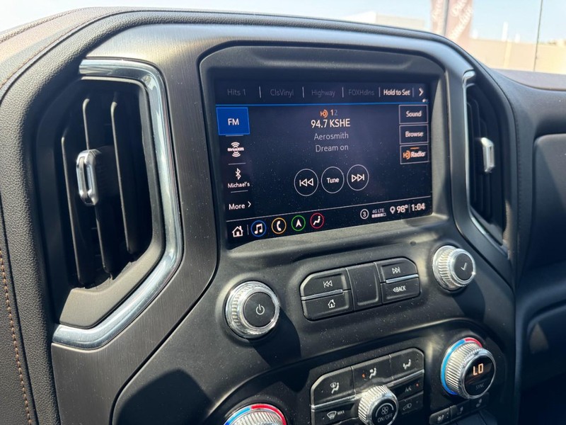 GMC Sierra 1500 Vehicle Full-screen Gallery Image 16