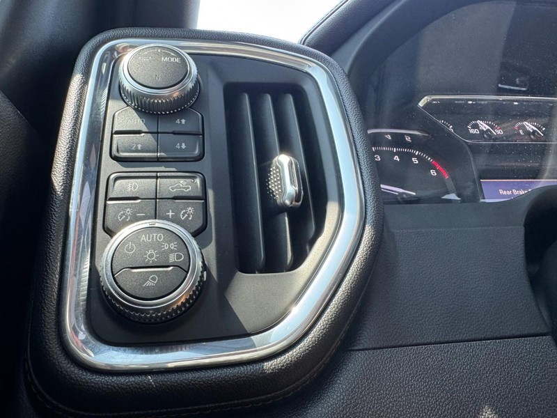 GMC Sierra 1500 Vehicle Full-screen Gallery Image 22