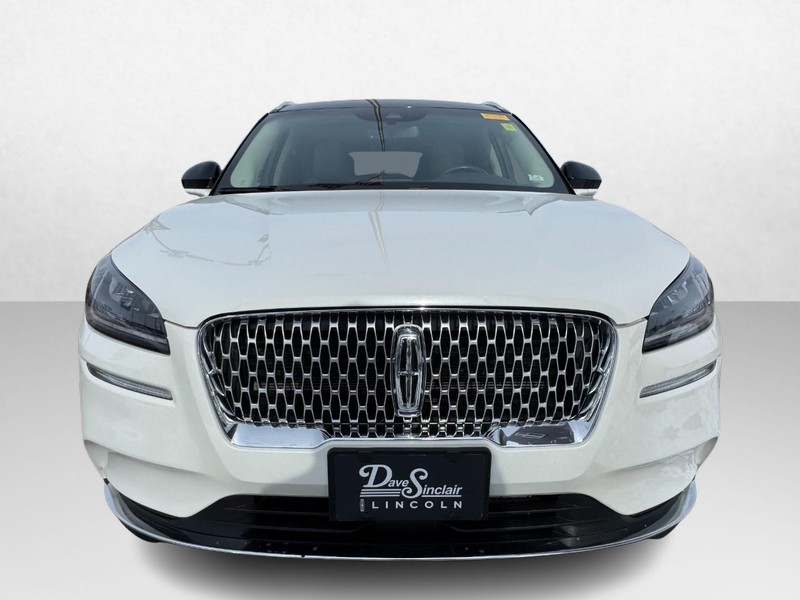 Lincoln Corsair Vehicle Full-screen Gallery Image 02