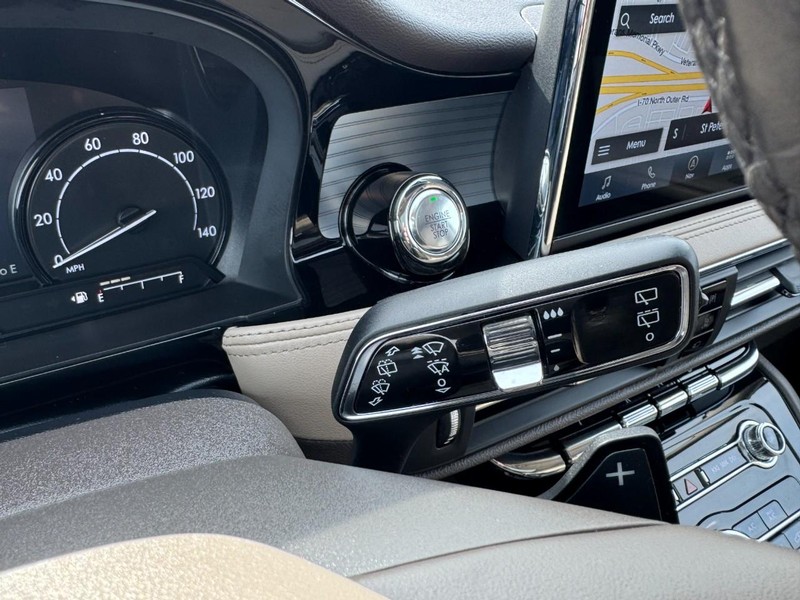 Lincoln Corsair Vehicle Full-screen Gallery Image 21