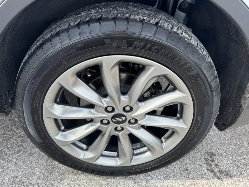 Lincoln Corsair Vehicle Full-screen Gallery Image 27