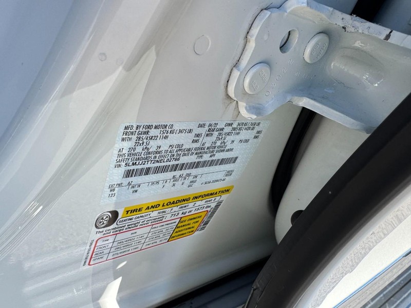 Lincoln Navigator Vehicle Full-screen Gallery Image 28