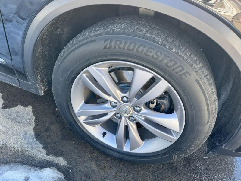 Acura MDX Vehicle Full-screen Gallery Image 04