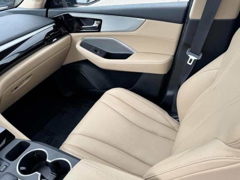 Acura MDX Vehicle Full-screen Gallery Image 11