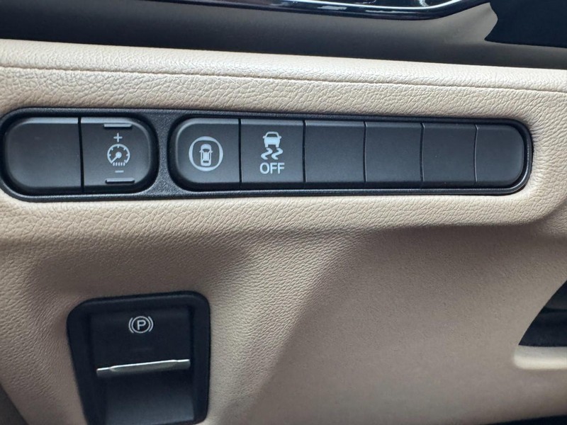 Acura MDX Vehicle Full-screen Gallery Image 22