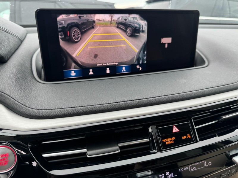 Acura MDX Vehicle Full-screen Gallery Image 24