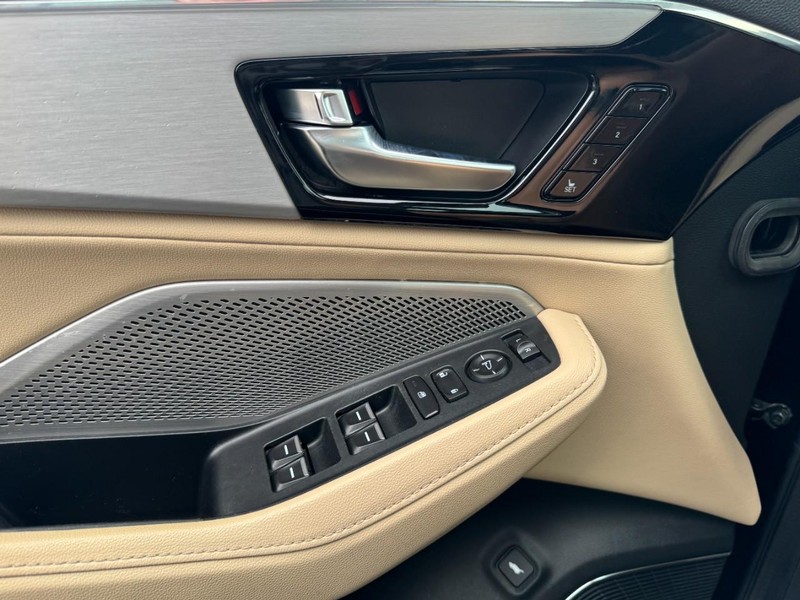 Acura MDX Vehicle Full-screen Gallery Image 25