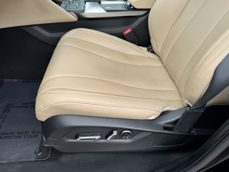 Acura MDX Vehicle Full-screen Gallery Image 26