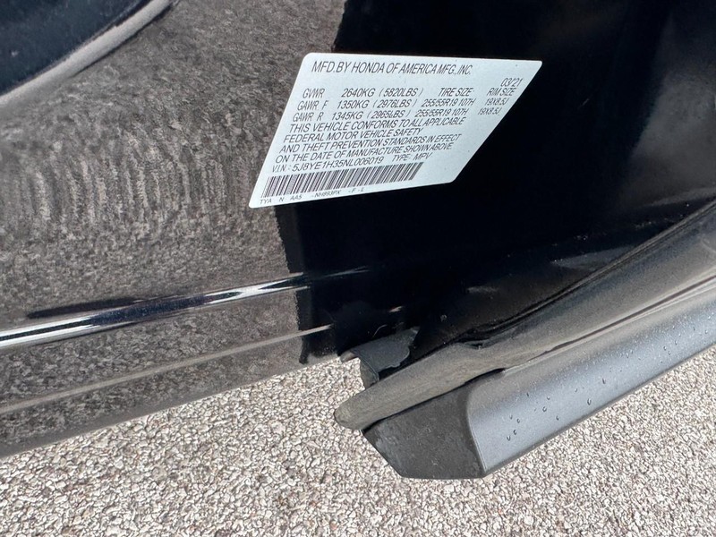 Acura MDX Vehicle Full-screen Gallery Image 28