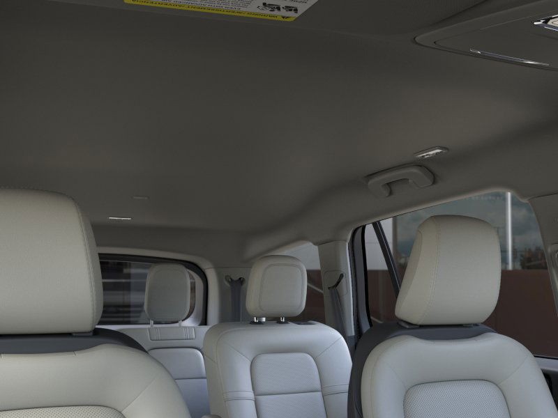 Lincoln Aviator Vehicle Full-screen Gallery Image 22