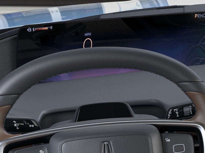 Lincoln Navigator L Vehicle Full-screen Gallery Image 13