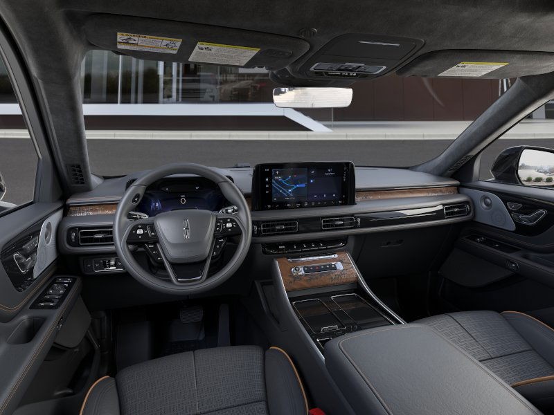 Lincoln Aviator Vehicle Full-screen Gallery Image 09