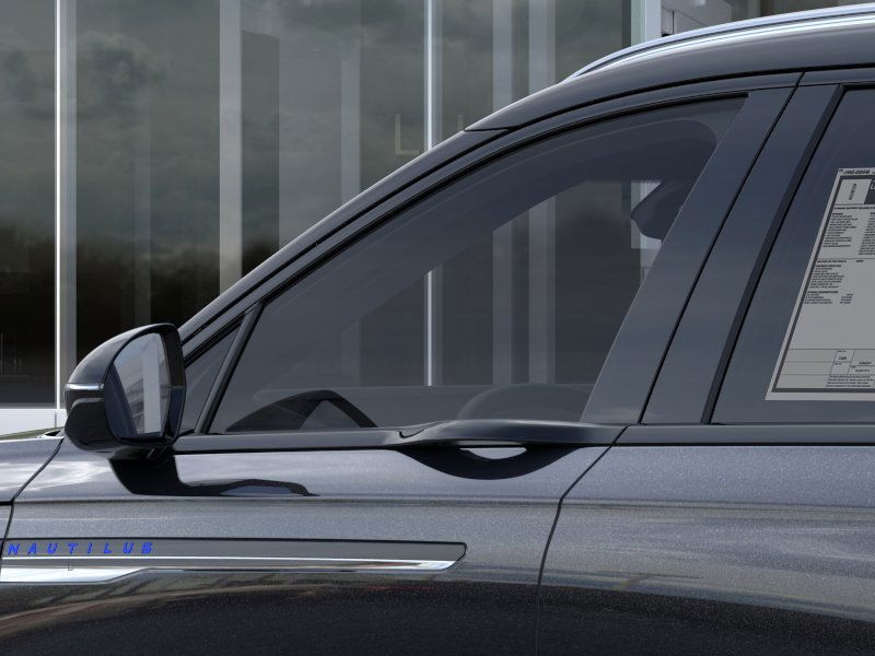 Lincoln Nautilus Vehicle Full-screen Gallery Image 20