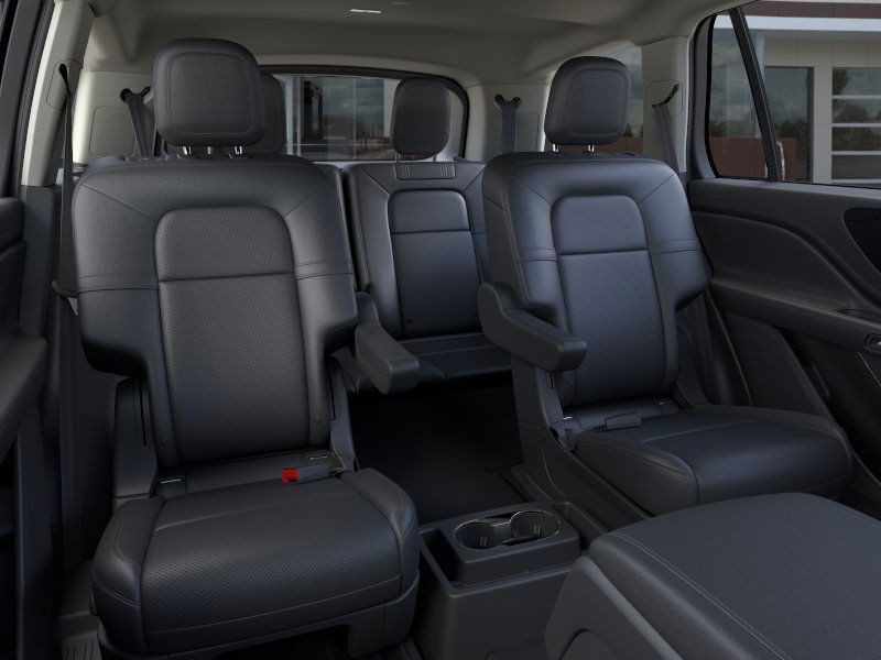 Lincoln Aviator Vehicle Full-screen Gallery Image 11