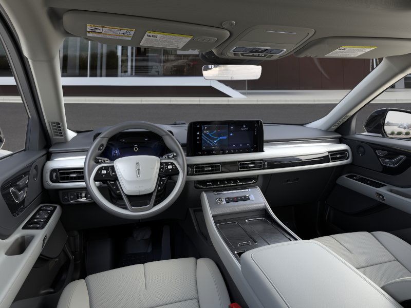 Lincoln Aviator Vehicle Full-screen Gallery Image 09