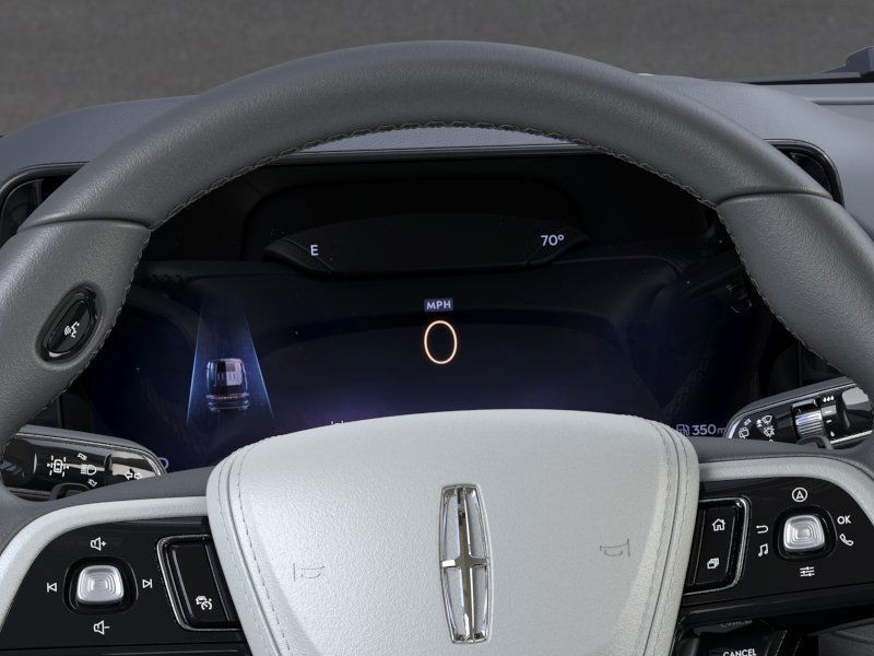 Lincoln Aviator Vehicle Full-screen Gallery Image 13