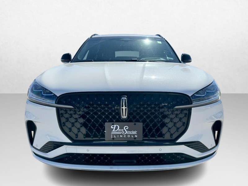 Lincoln Aviator Vehicle Full-screen Gallery Image 02