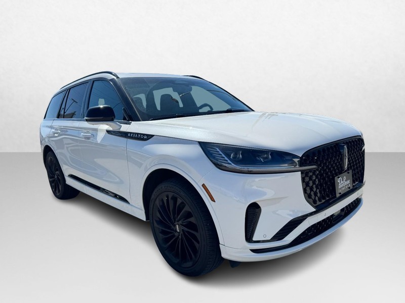 Lincoln Aviator Vehicle Full-screen Gallery Image 03