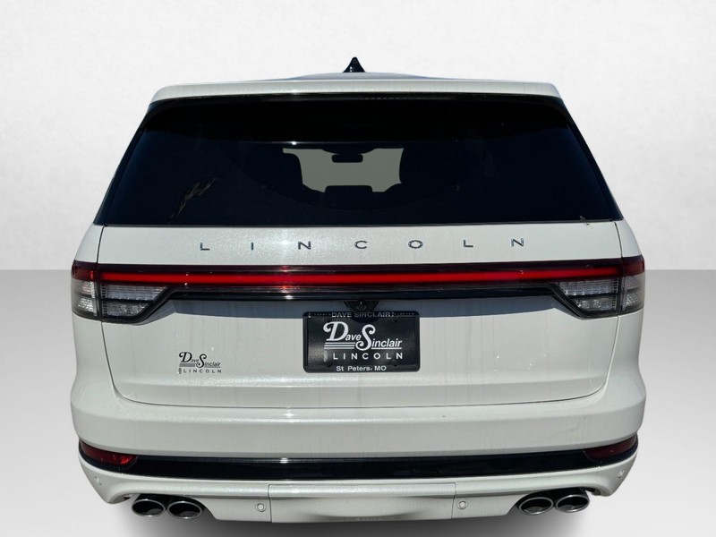 Lincoln Aviator Vehicle Full-screen Gallery Image 06