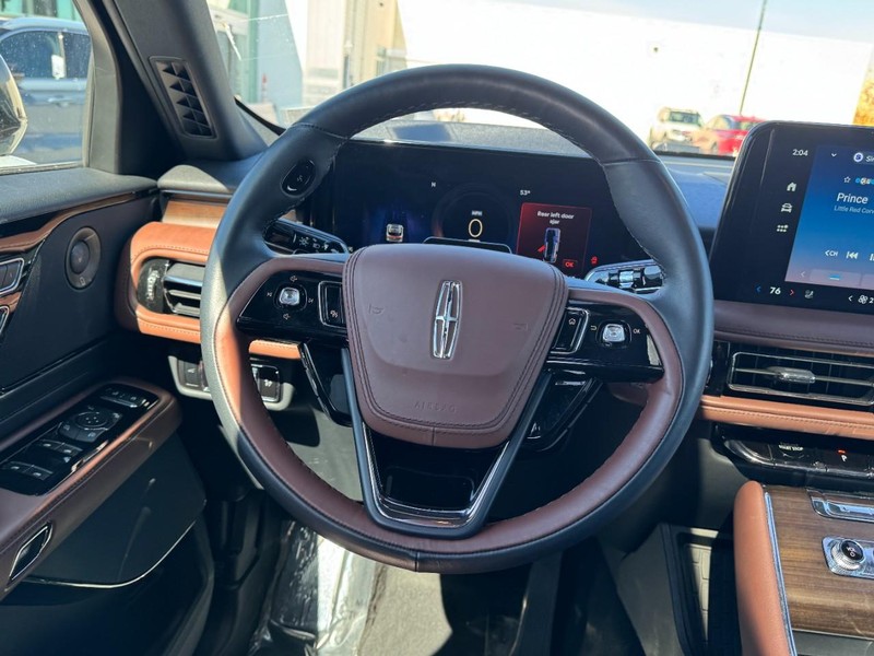 Lincoln Aviator Vehicle Full-screen Gallery Image 10