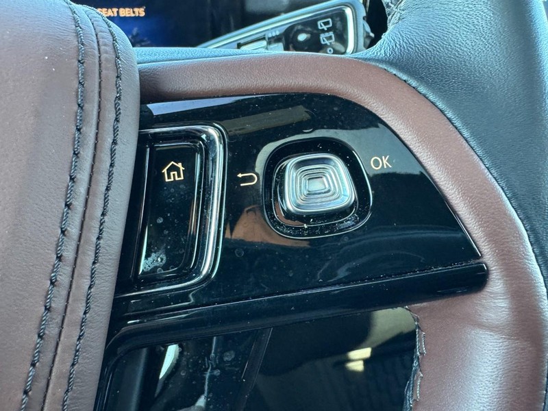 Lincoln Aviator Vehicle Full-screen Gallery Image 19