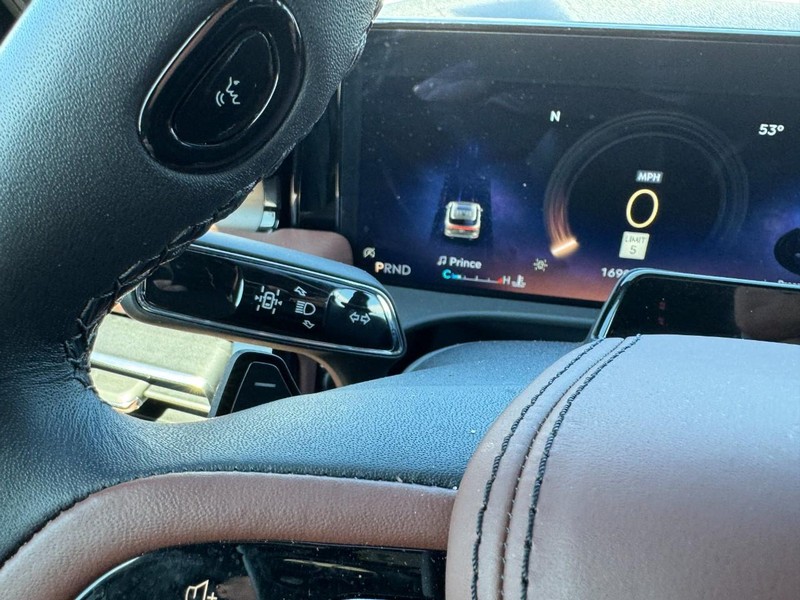 Lincoln Aviator Vehicle Full-screen Gallery Image 20