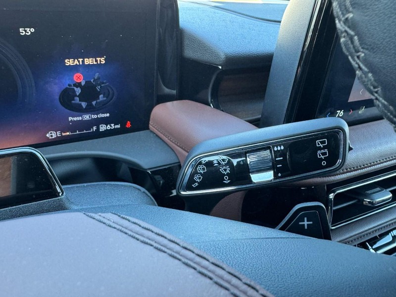 Lincoln Aviator Vehicle Full-screen Gallery Image 21