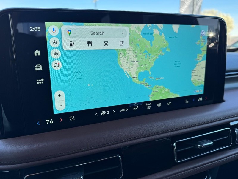 Lincoln Aviator Vehicle Full-screen Gallery Image 23