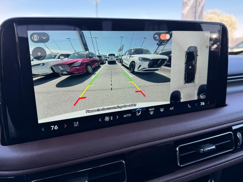 Lincoln Aviator Vehicle Full-screen Gallery Image 24