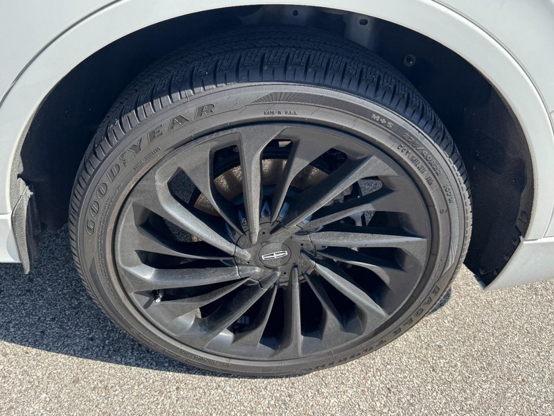 Lincoln Aviator Vehicle Full-screen Gallery Image 27