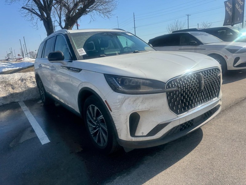 Lincoln Aviator Vehicle Full-screen Gallery Image 03