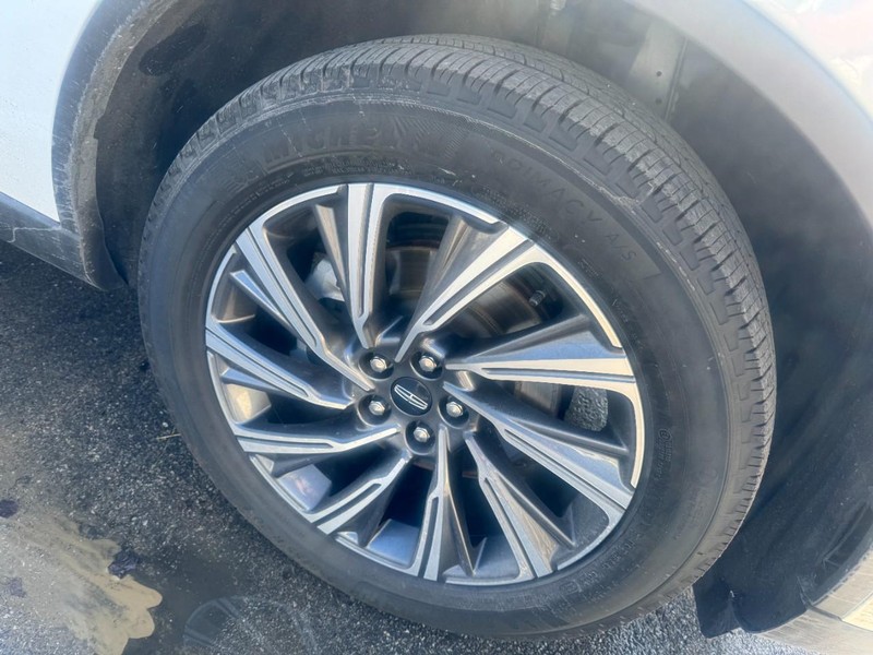 Lincoln Aviator Vehicle Full-screen Gallery Image 04