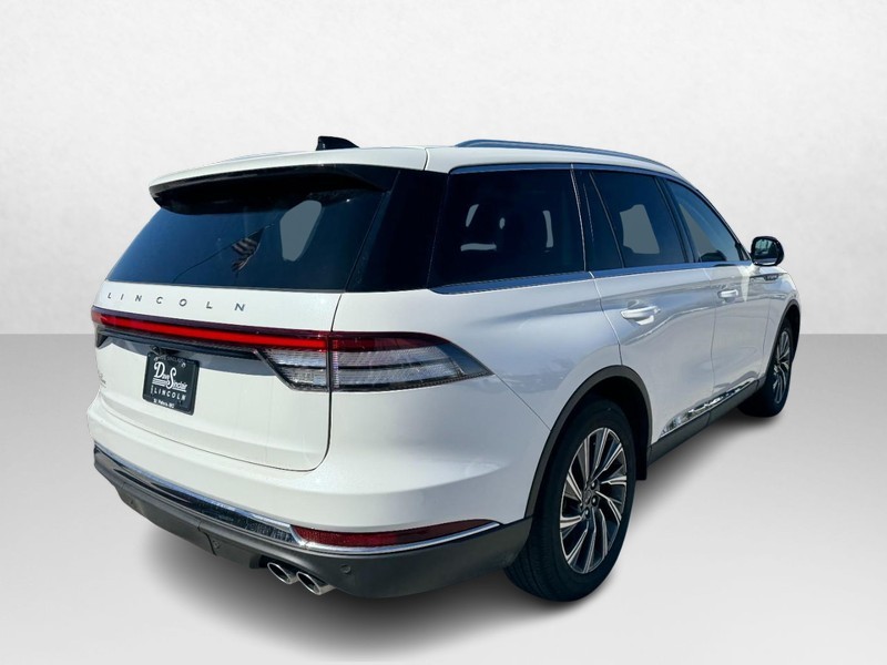 Lincoln Aviator Vehicle Full-screen Gallery Image 05