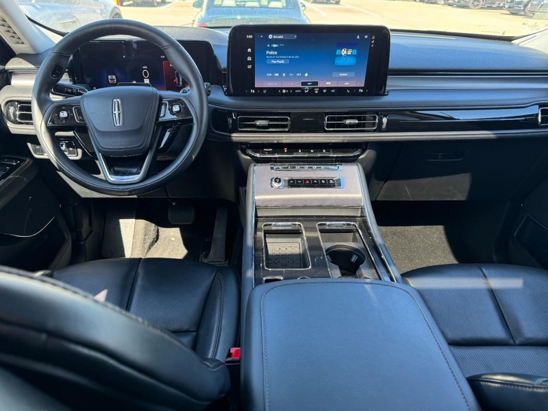 Lincoln Aviator Vehicle Full-screen Gallery Image 09