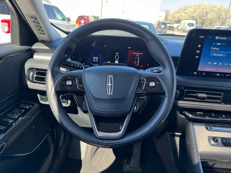 Lincoln Aviator Vehicle Full-screen Gallery Image 10