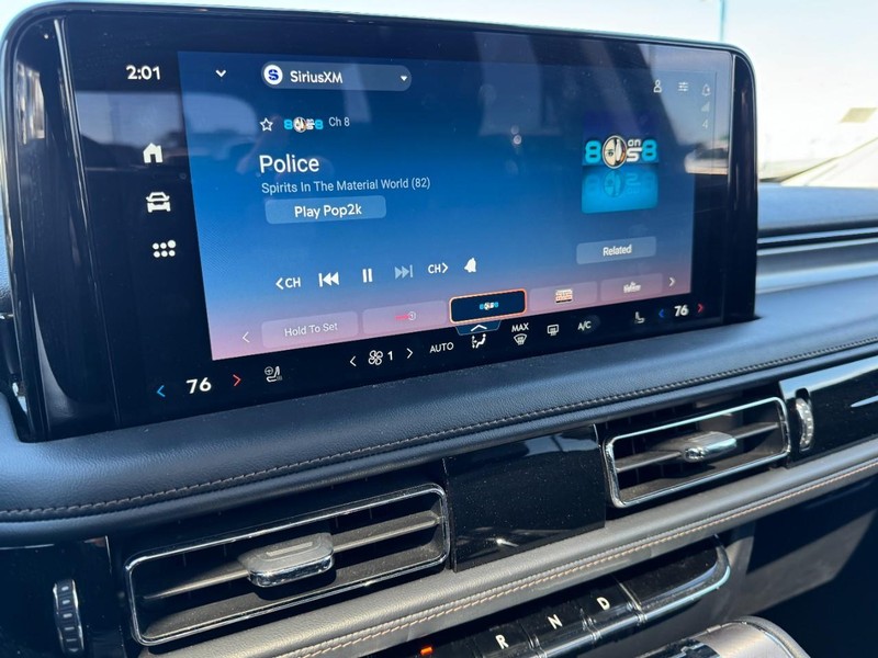 Lincoln Aviator Vehicle Full-screen Gallery Image 16