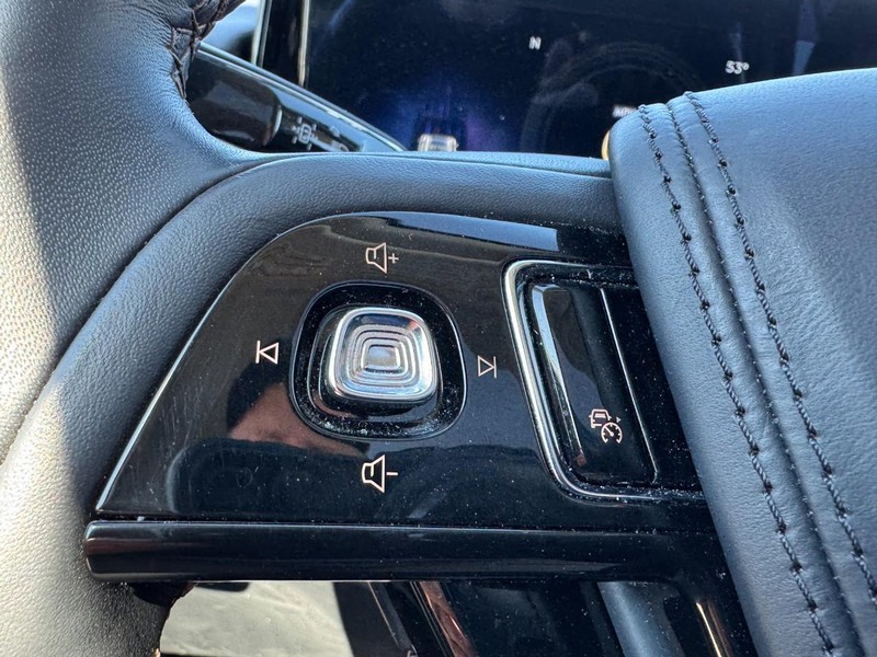 Lincoln Aviator Vehicle Full-screen Gallery Image 18