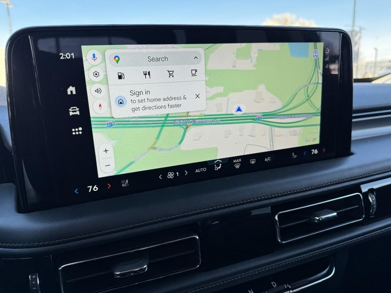 Lincoln Aviator Vehicle Full-screen Gallery Image 23