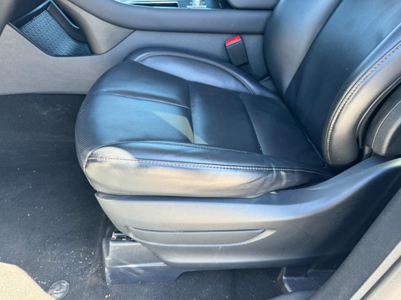 Lincoln Aviator Vehicle Full-screen Gallery Image 26