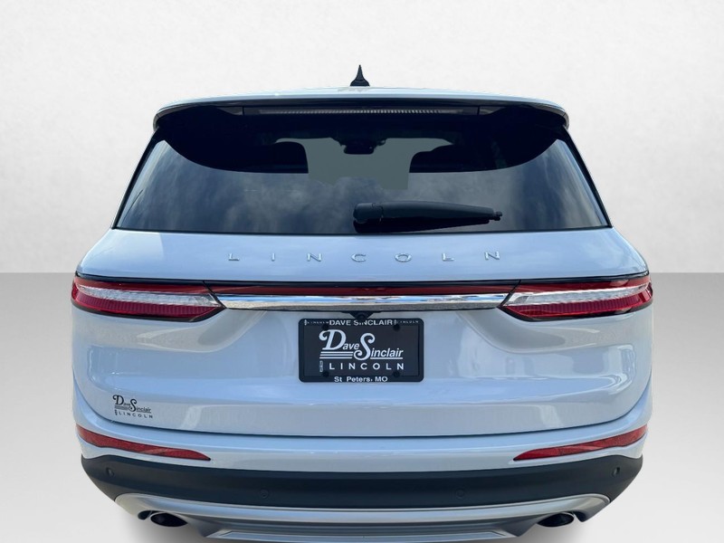 Lincoln Corsair Vehicle Full-screen Gallery Image 06