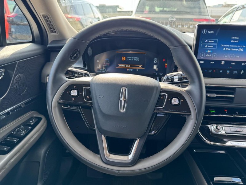 Lincoln Corsair Vehicle Full-screen Gallery Image 10