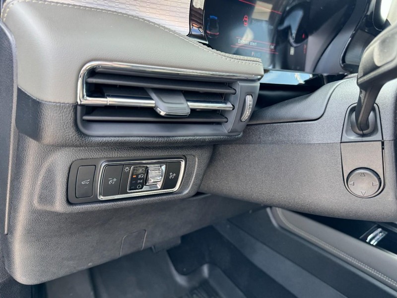 Lincoln Corsair Vehicle Full-screen Gallery Image 14